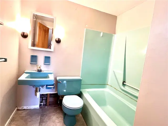555 Lee Ave ext gallery image 8