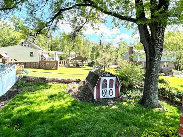 555 Lee Ave ext gallery image 12
