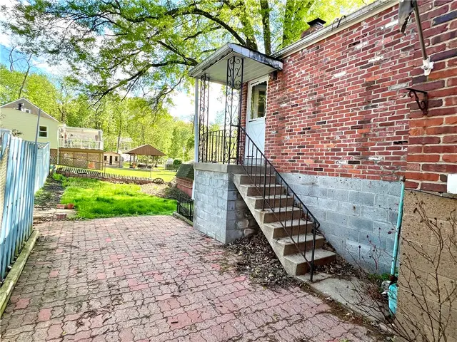 555 Lee Ave ext gallery image 17