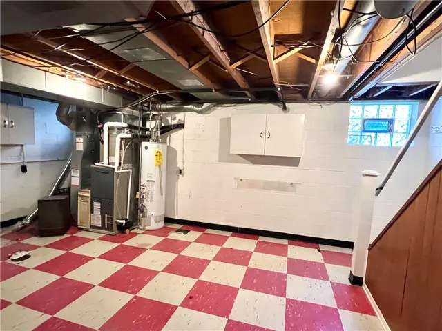 555 Lee Ave ext gallery image 18