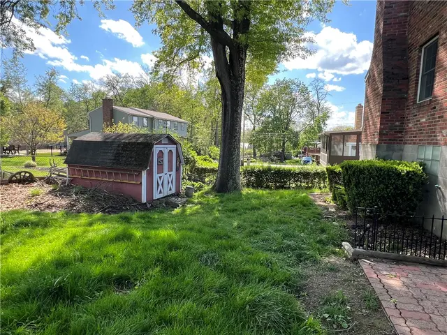 555 Lee Ave ext gallery image 19