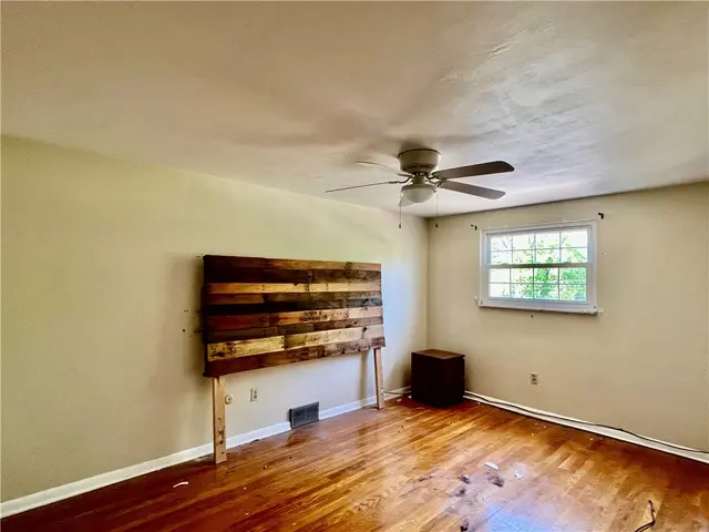555 Lee Ave ext gallery image 20