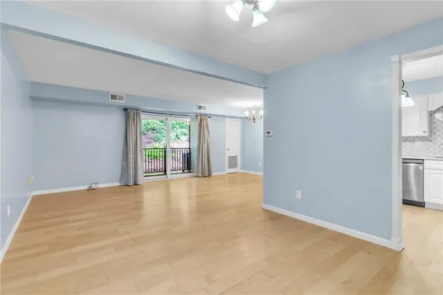 555 Sloop Road 12 gallery image 10