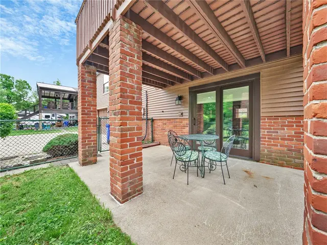 562 Bruton Drive gallery image 10