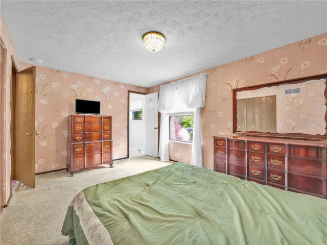 562 Bruton Drive gallery image 15