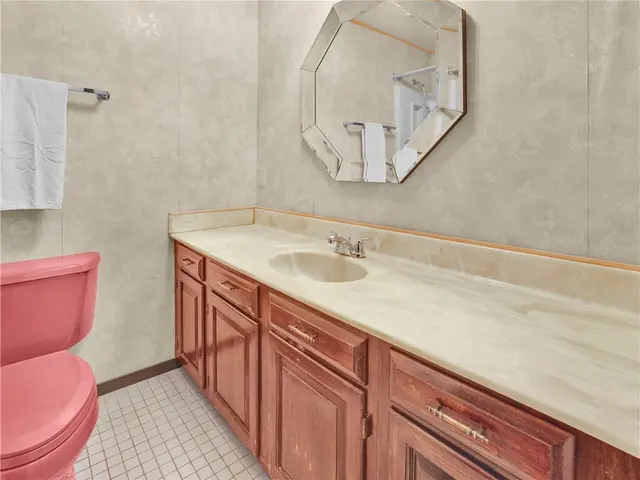 562 Bruton Drive gallery image 17