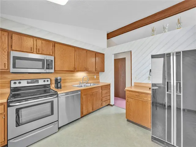 562 Bruton Drive gallery image 21