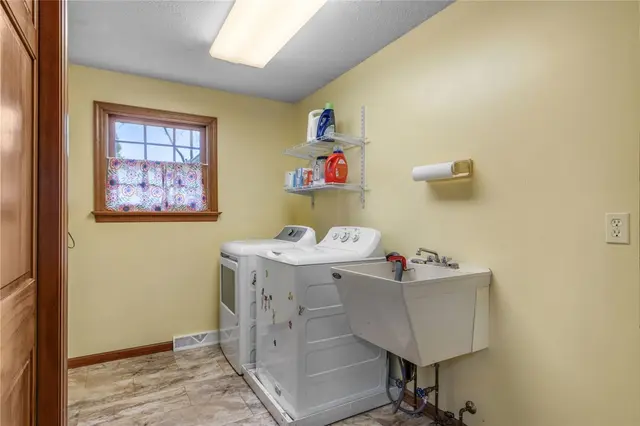 562 Callery Rd gallery image 19