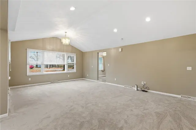 5641 Fairfield Dr gallery image 6