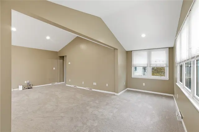 5641 Fairfield Dr gallery image 9
