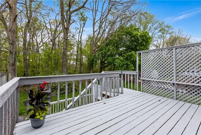 570 Bruton Dr gallery image 5