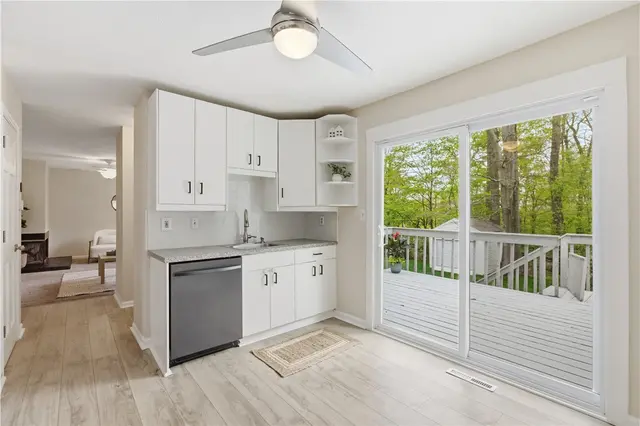 570 Bruton Dr gallery image 18