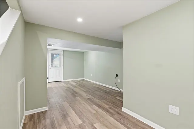 570 Bruton Dr gallery image 31