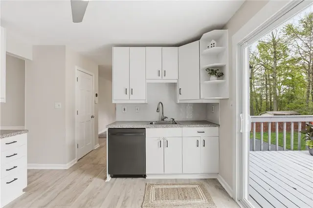 570 Bruton Dr gallery image 32