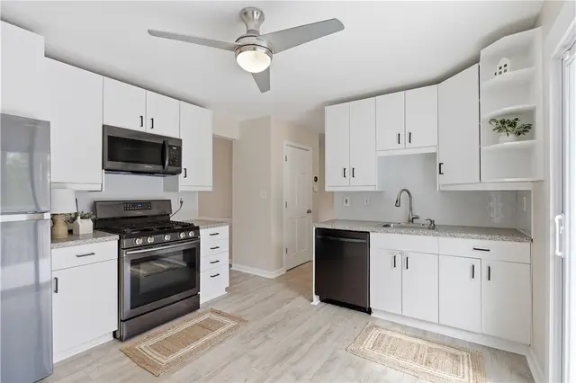 570 Bruton Dr gallery image 39