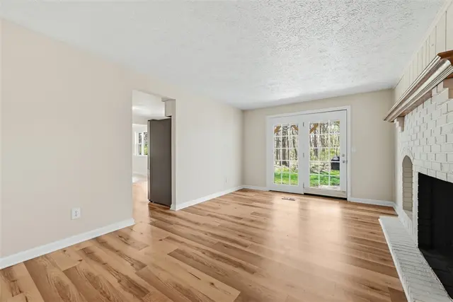 5705 Summit St gallery image 9