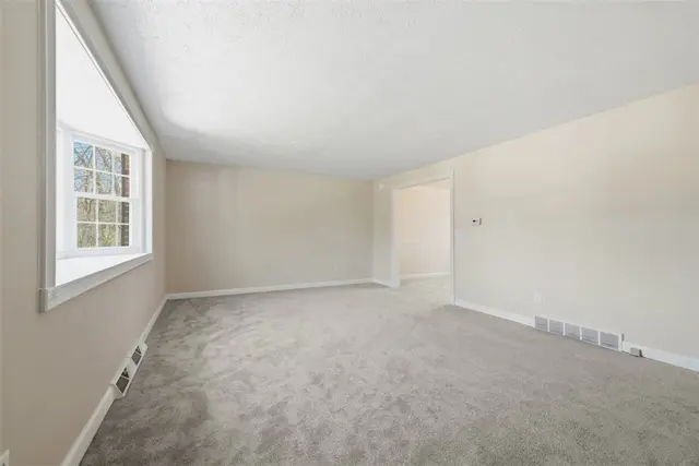 5705 Summit St gallery image 12