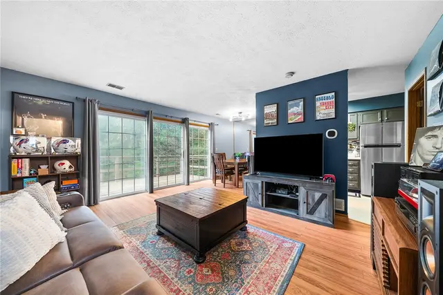 58 Monmouth Dr gallery image 4