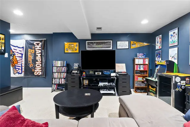 58 Monmouth Dr gallery image 7