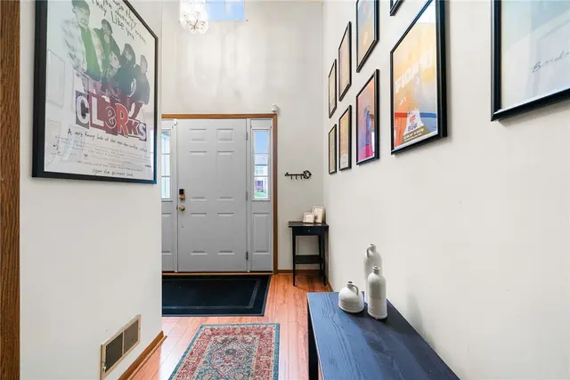 58 Monmouth Dr gallery image 11
