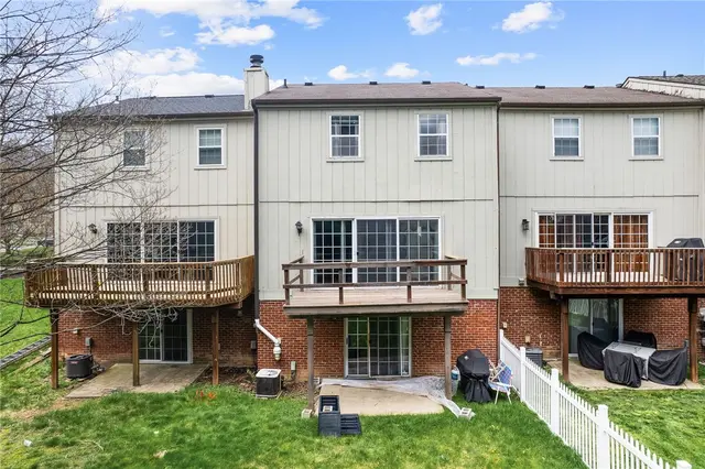 58 Monmouth Dr gallery image 14