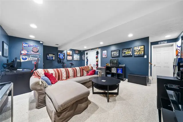 58 Monmouth Dr gallery image 17