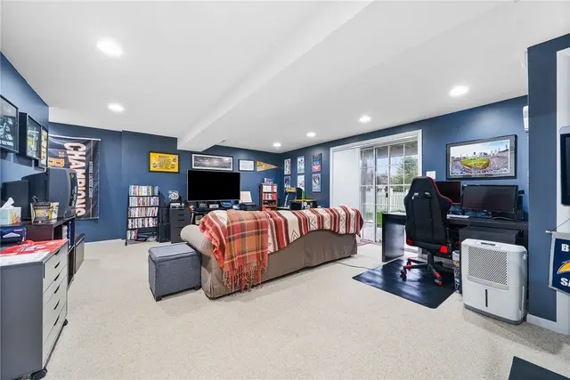 58 Monmouth Dr gallery image 27