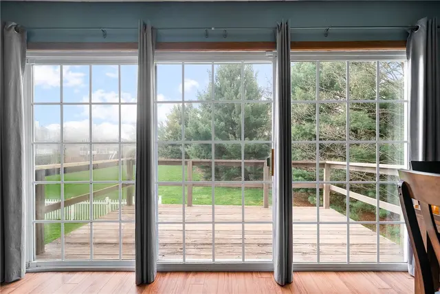 58 Monmouth Dr gallery image 34