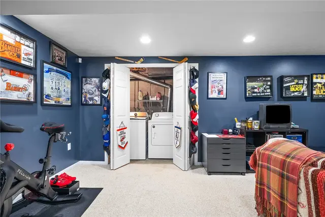 58 Monmouth Dr gallery image 36