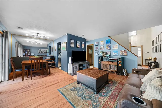 58 Monmouth Dr gallery image 39
