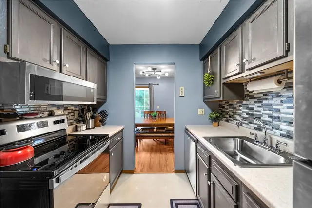58 Monmouth Dr gallery image 41
