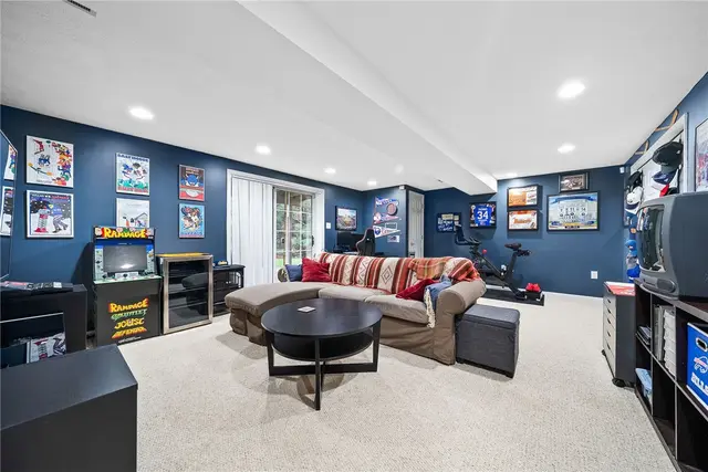 58 Monmouth Dr gallery image 42