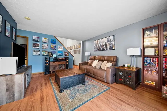 58 Monmouth Dr gallery image 43