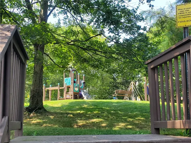 585 Brandywine Dr gallery image 5