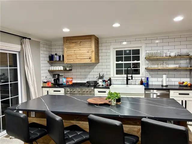 585 Brandywine Dr gallery image 14