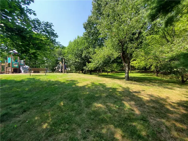 585 Brandywine Dr gallery image 19