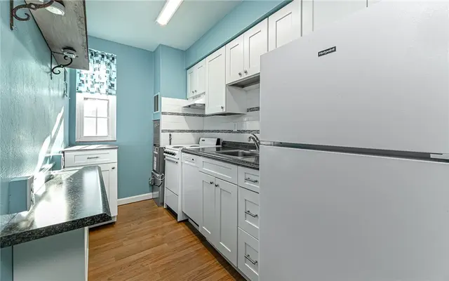 5900 BABCOCK 37 gallery image 2