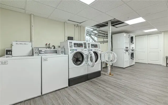 5900 BABCOCK 37 gallery image 9
