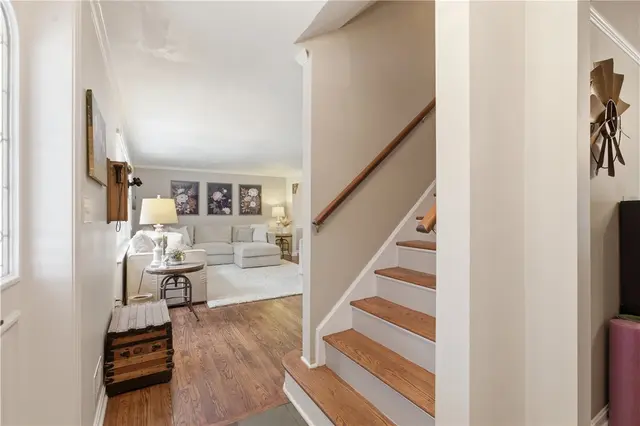 598 Olive St gallery image 11