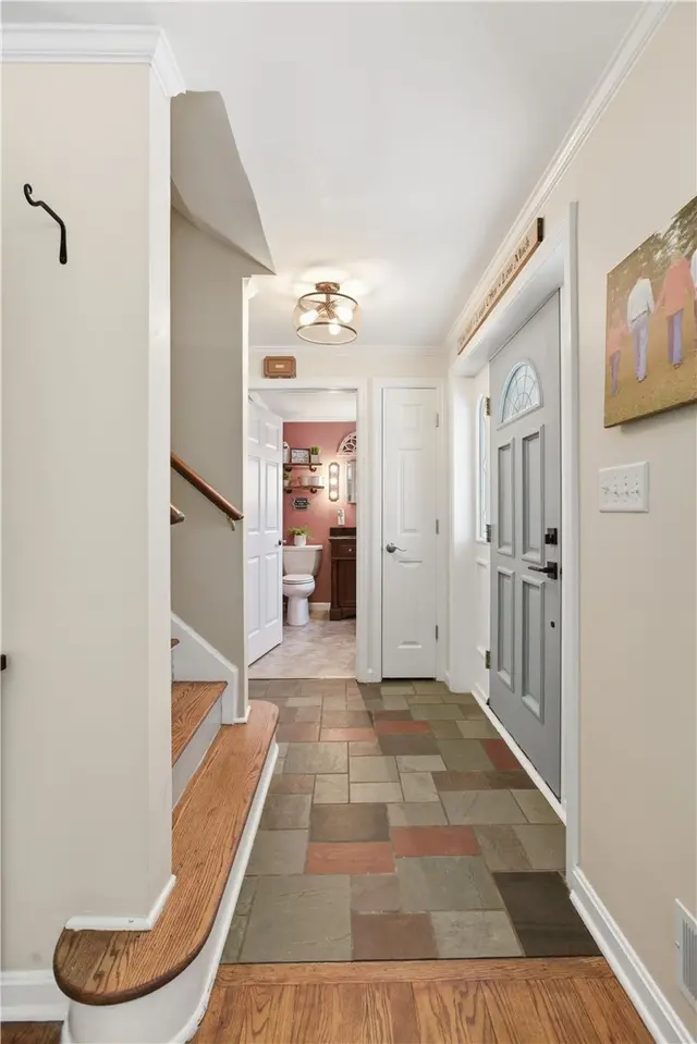 598 Olive St gallery image 12