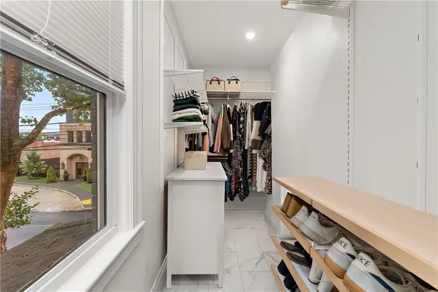 600 Blackburn Rd gallery image 18