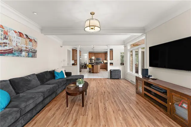 600 Victoria Ln gallery image 2