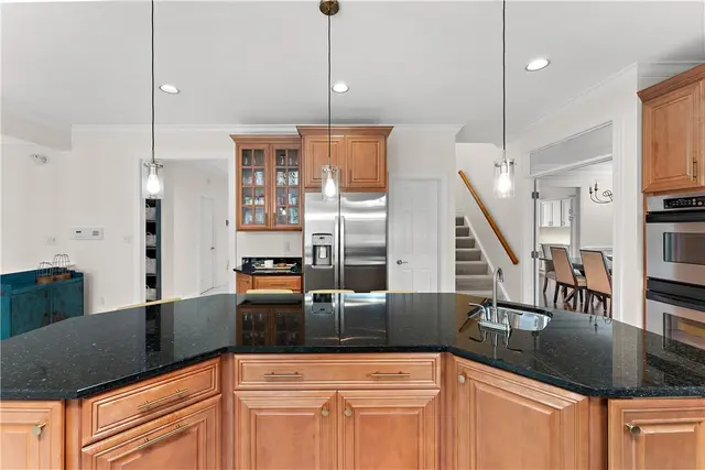 600 Victoria Ln gallery image 3