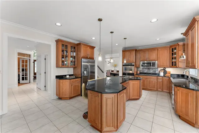 600 Victoria Ln gallery image 4