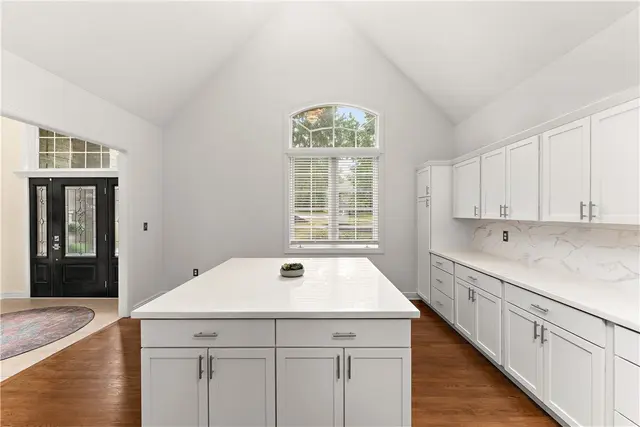 600 Victoria Ln gallery image 25