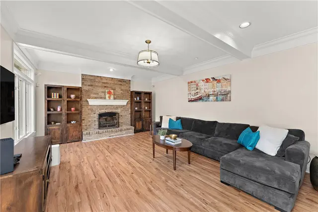 600 Victoria Ln gallery image 35