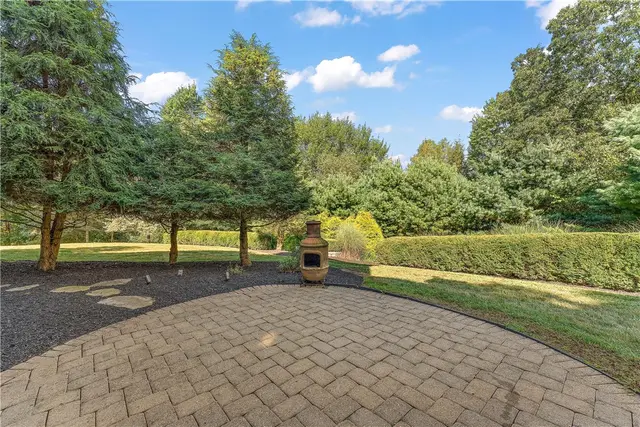 600 Victoria Ln gallery image 40