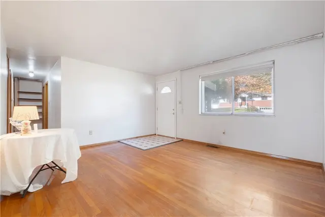 601 Dressel Rd gallery image 4