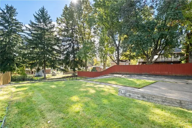 601 Dressel Rd gallery image 12