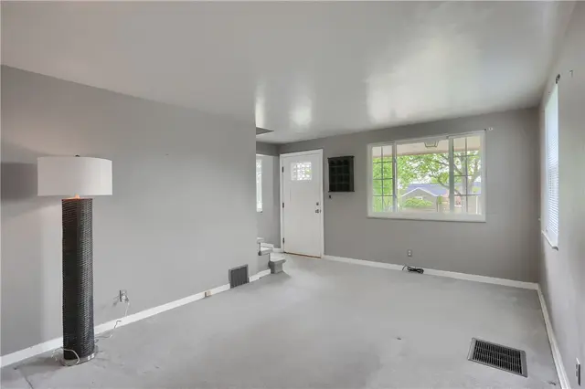 601 Lochinvar Dr gallery image 29